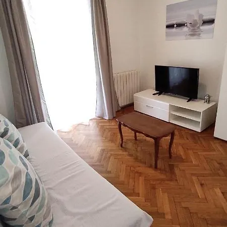 App Karmen With Privat Parking Appartamento