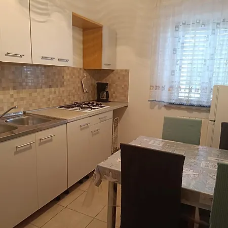 App Karmen With Privat Parking Apartamento