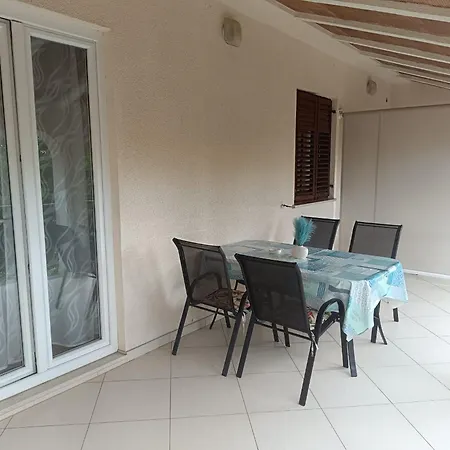 App Karmen With Privat Parking Apartamento