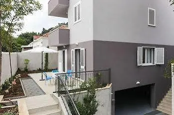App Karmen With Privat Parking Apartmán