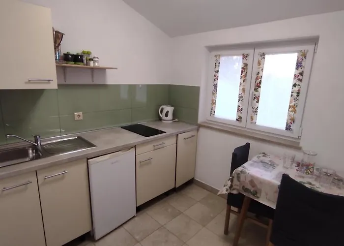 App Karmen With Privat Parking * 포레치