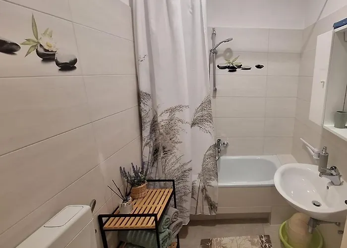 App Karmen With Privat Parking 포레치