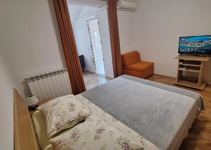 App Karmen With Privat Parking 아파트