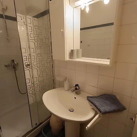 App Karmen With Privat Parking Apartment